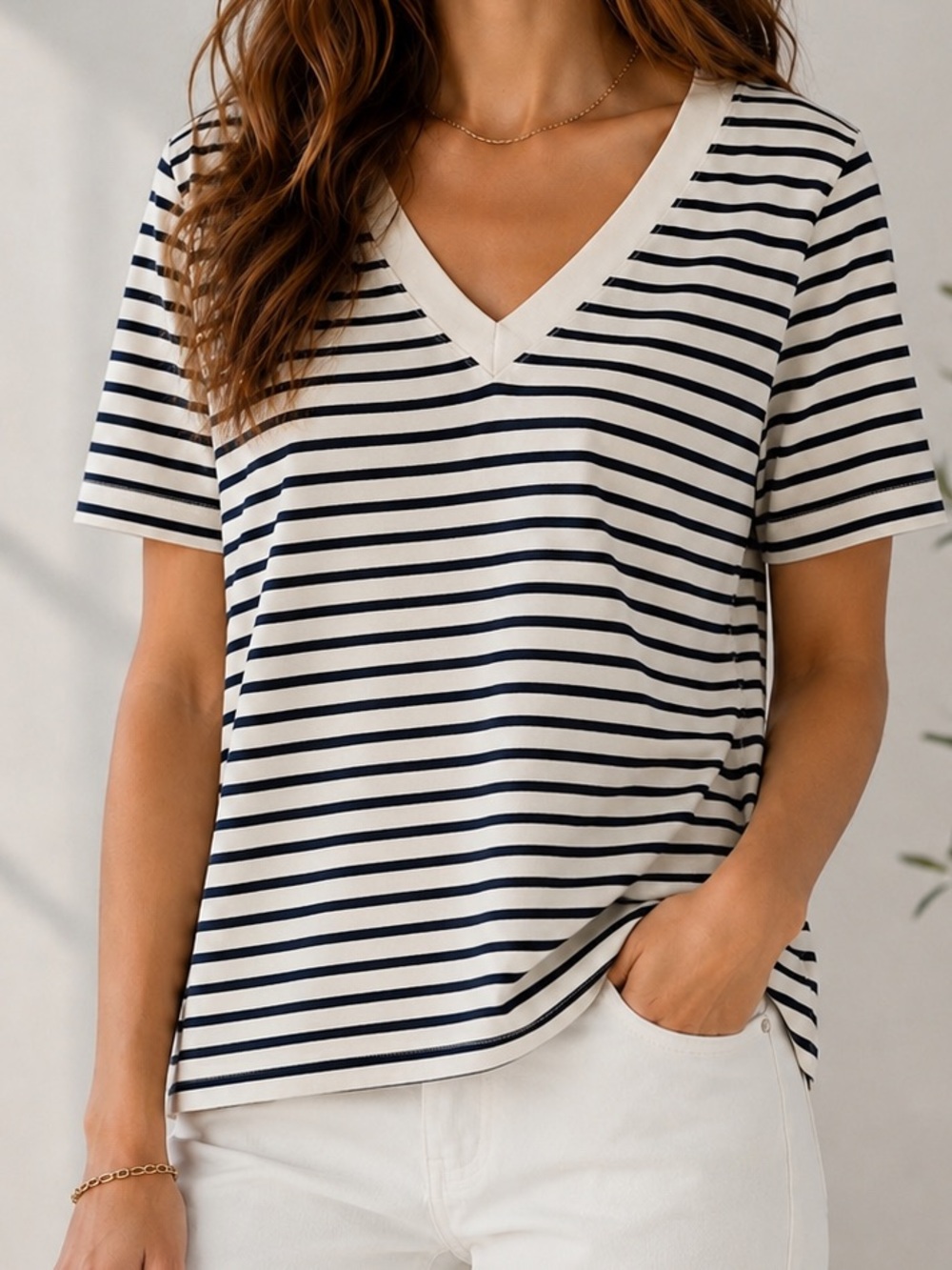$98 Vineyard Vines White Navy striped Vneck Sweatshirt tee - XS